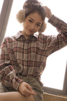 女生下面流出白色粘稠物是因为什么
